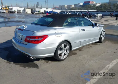 2012 Mercedes-Benz E 550 из США, поврежденный, VIN WDDKK7DF9CF168012